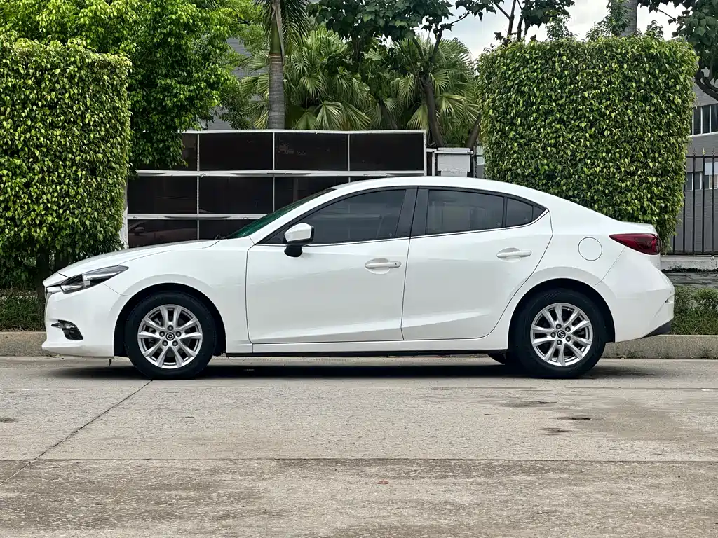 Mazda 3 Axela 2018 — фото 7
