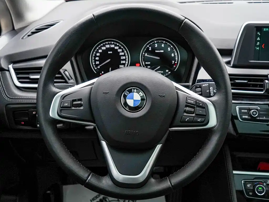BMW 2 Series Active Tourer 2018 — фото 13