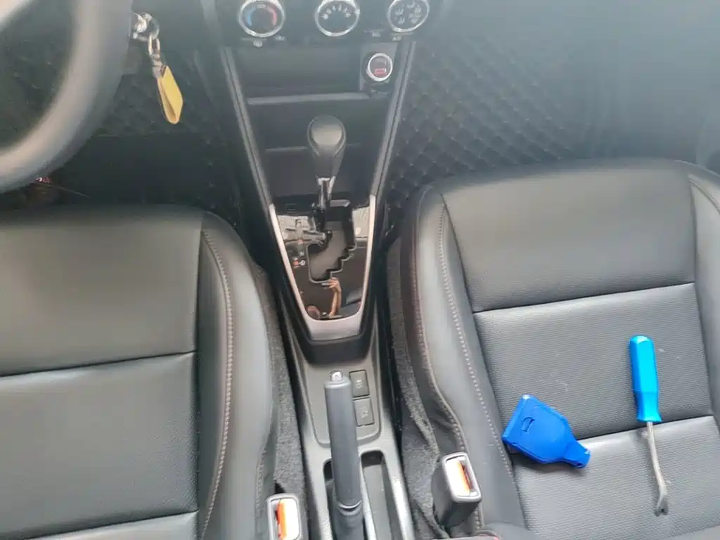 Toyota Yaris L 2020 — фото 14