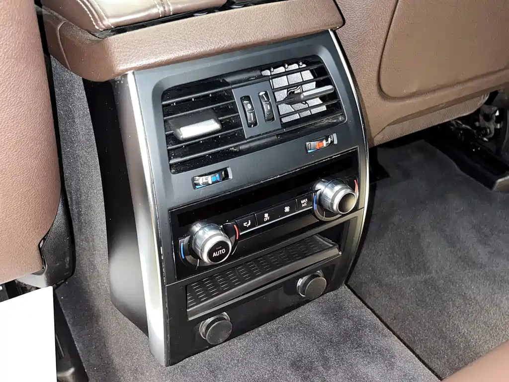 BMW 5 Series GT 2014 — фото 10