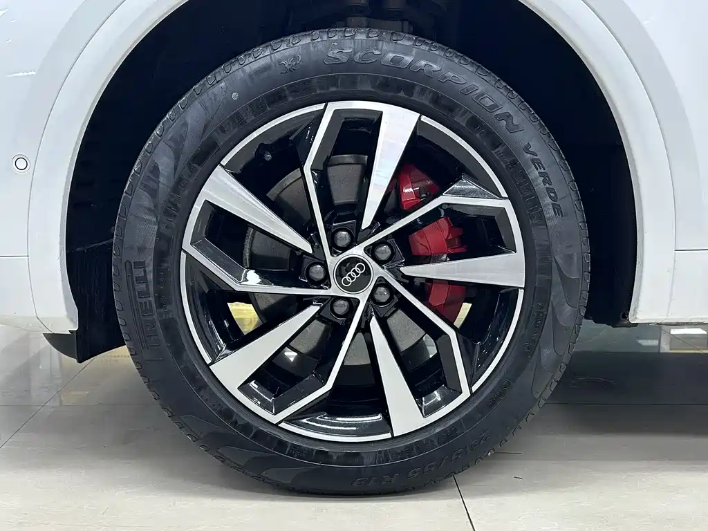 Audi Q5L 2022 — фото 23