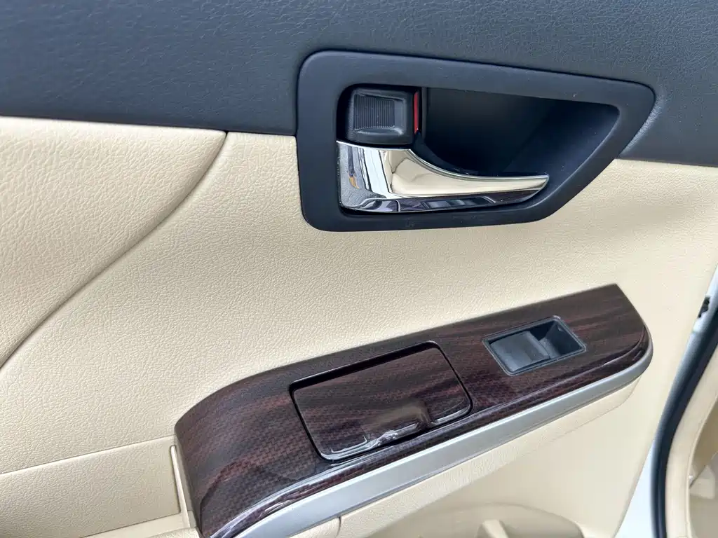 Toyota Camry 2017 — фото 14