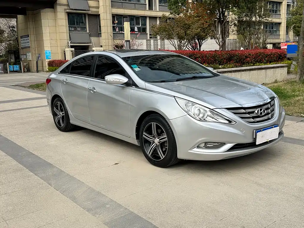 Hyundai Sonata 2012 — фото 3