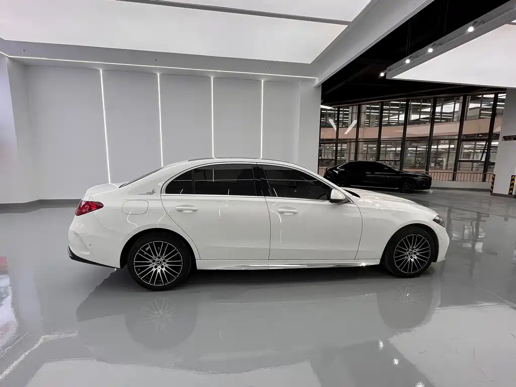 Mercedes-Benz C-Class 2024 — фото 13