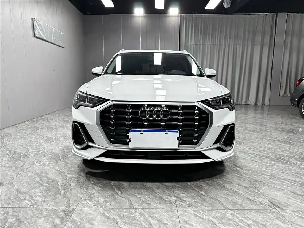 Audi Q3 2022 — фото 2