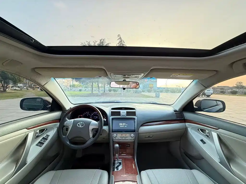 Toyota Camry 2015 — фото 5