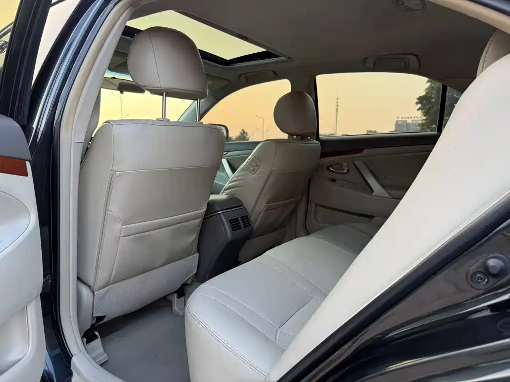 Toyota Camry 2015 — фото 6