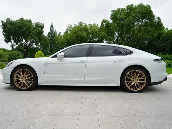 Porsche Panamera 2023