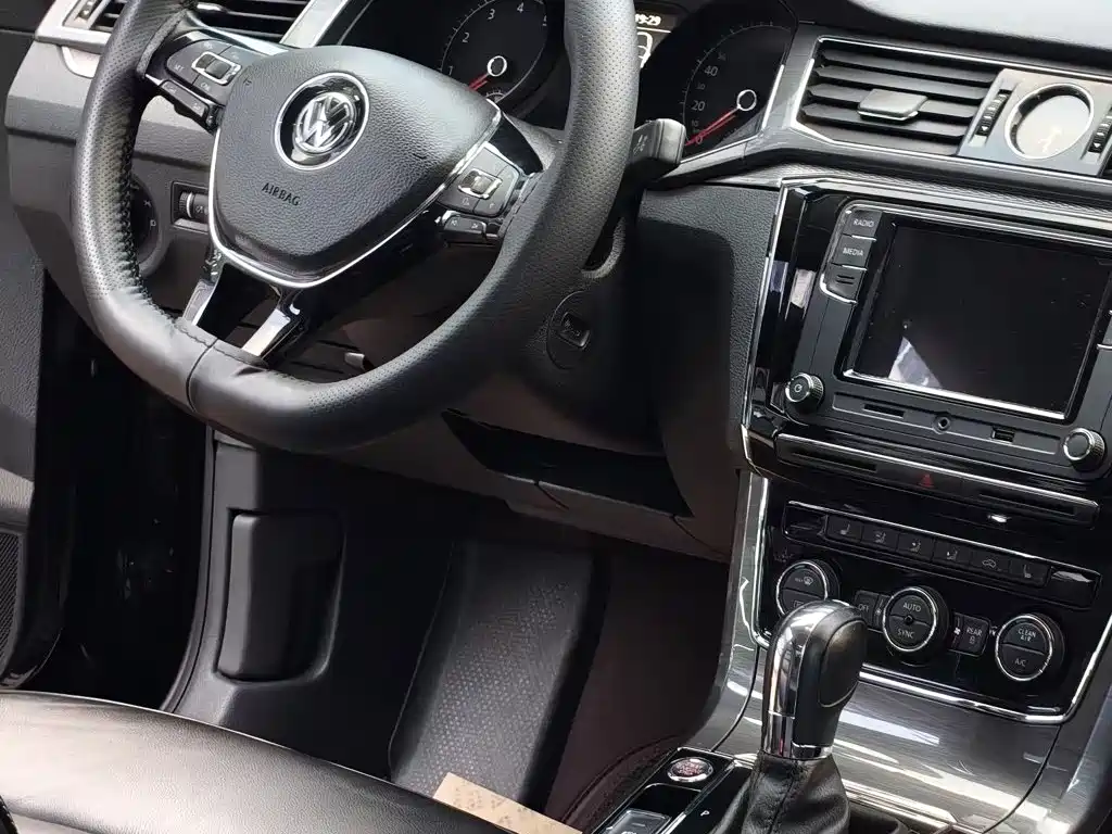 Volkswagen Passat 2019 — фото 14
