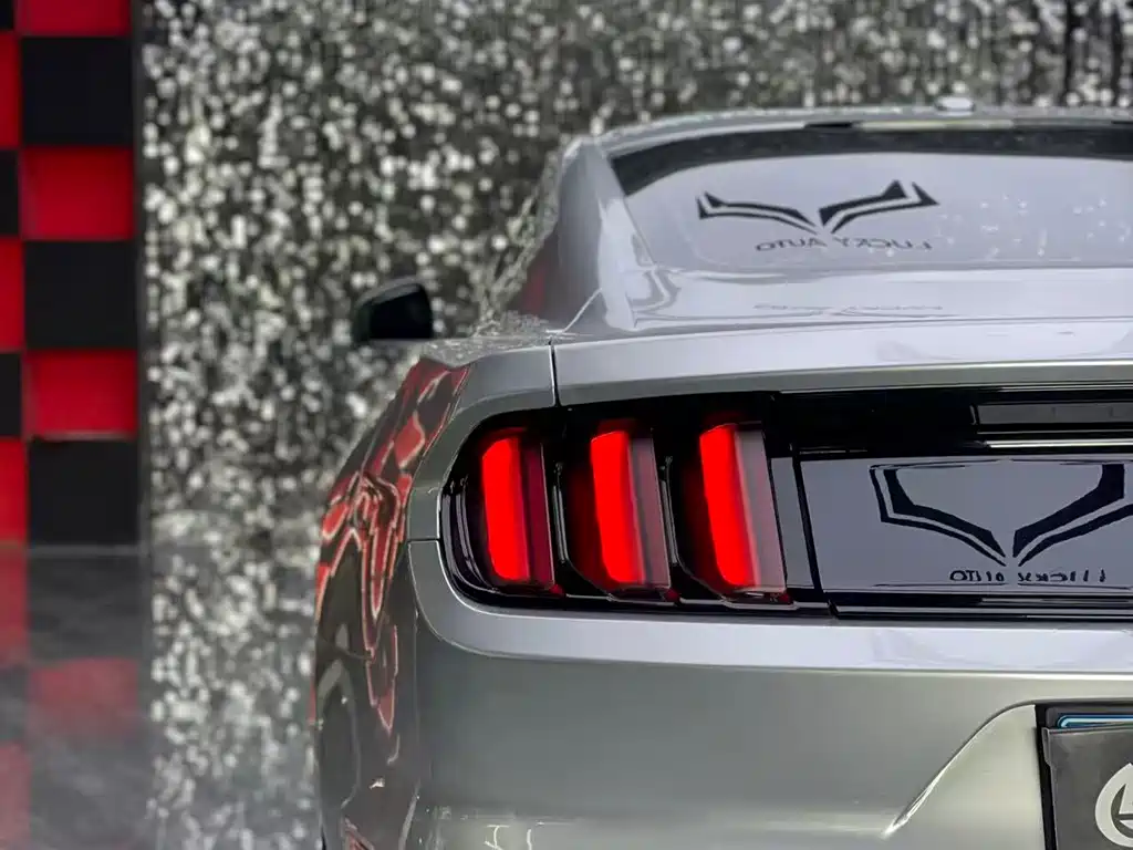 Ford Mustang 2017 — фото 6