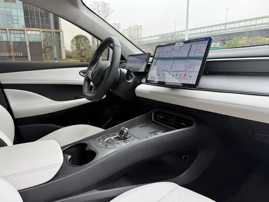 BYD Seal 05 DM-i 2025 — фото 10