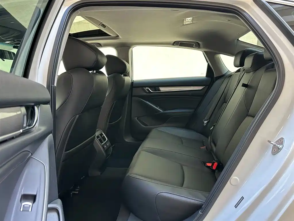 Honda Accord 2022 — фото 10