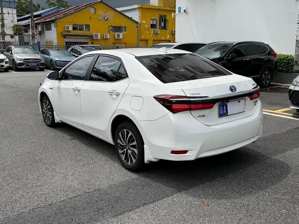 Toyota Corolla 2018 — фото 7