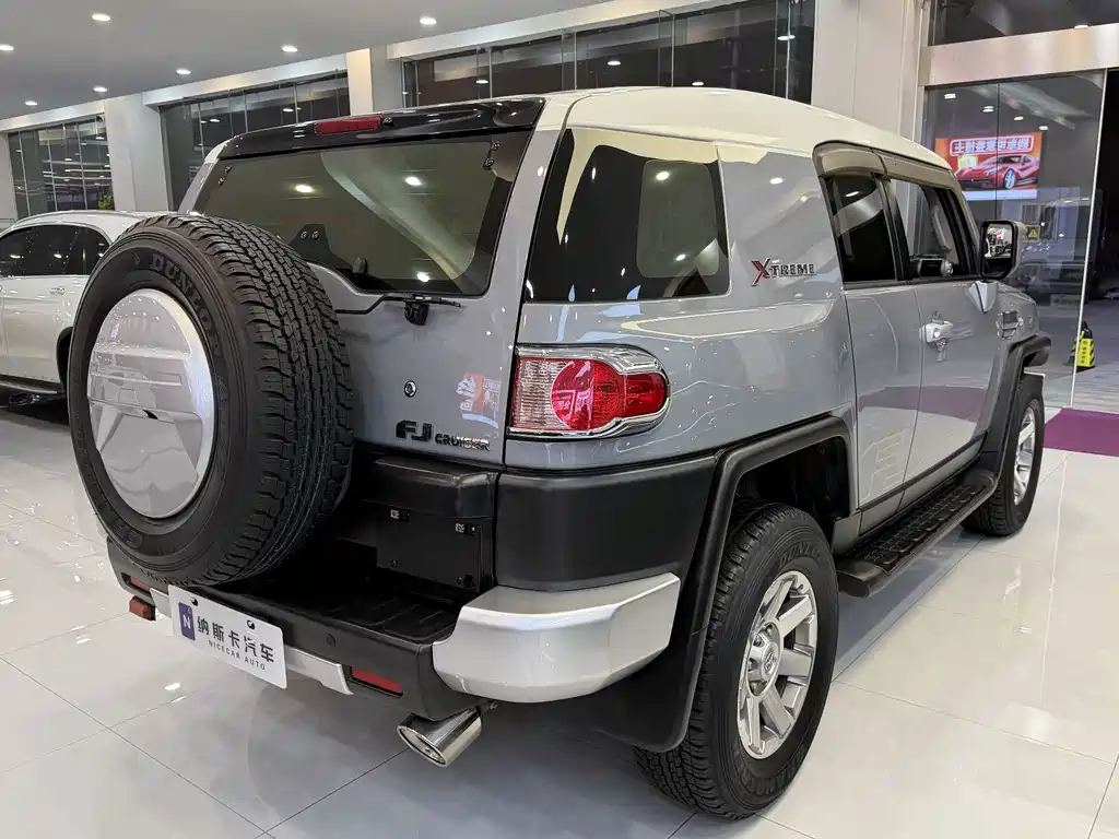 Toyota FJ Cruiser 2019 — фото 4