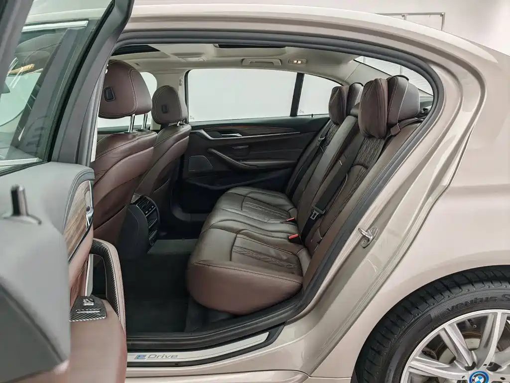 BMW 5 Series New Energy 2018 — фото 15