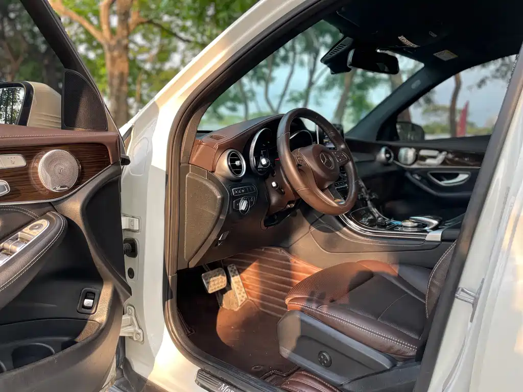 Mercedes-Benz GLC 2018 — фото 11
