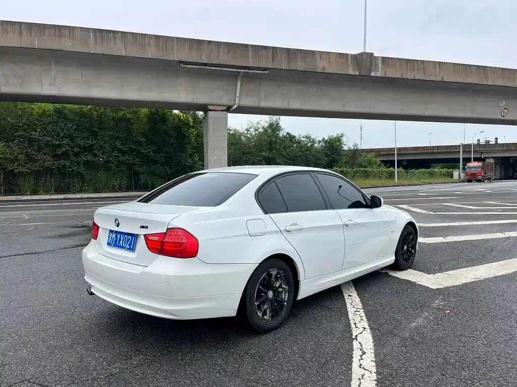 BMW 3 Series 2011 — фото 7