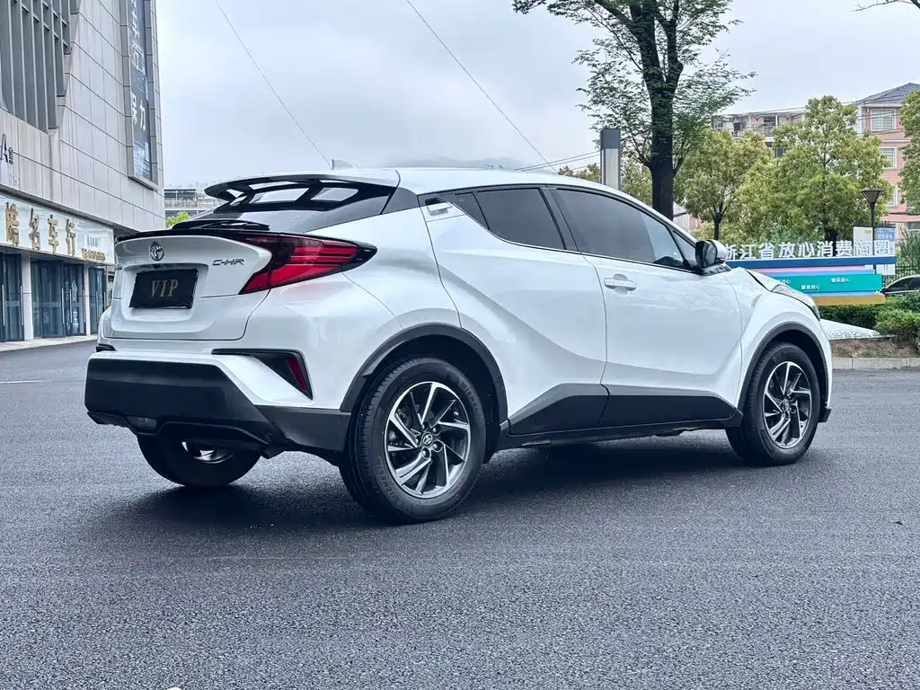 Toyota C-HR 2025 — фото 4