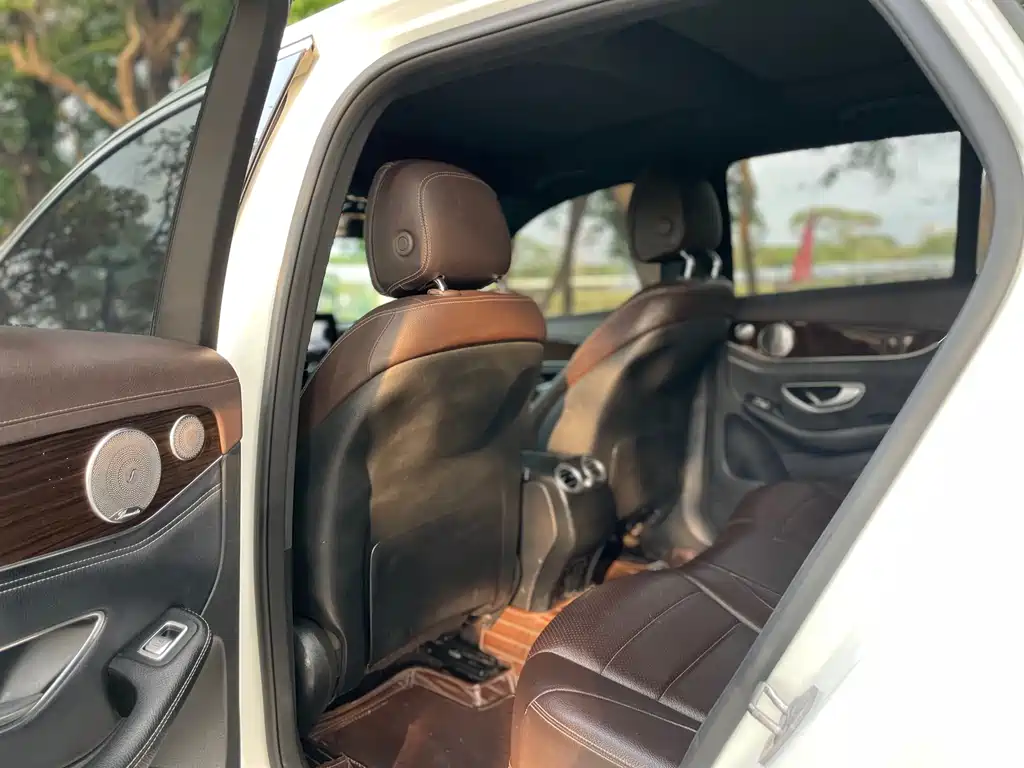 Mercedes-Benz GLC 2018 — фото 13