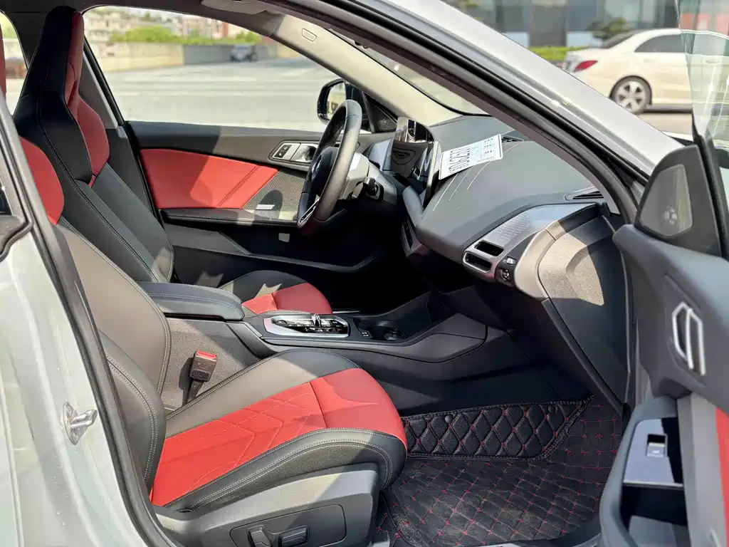 BMW 2 Series 2025 — фото 17