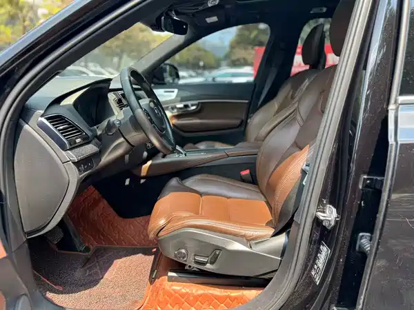 Volvo XC90 Plug-In Hybrid 2021