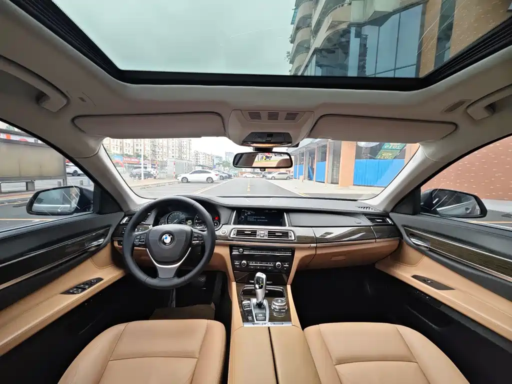 BMW 7 Series 2015 — фото 13