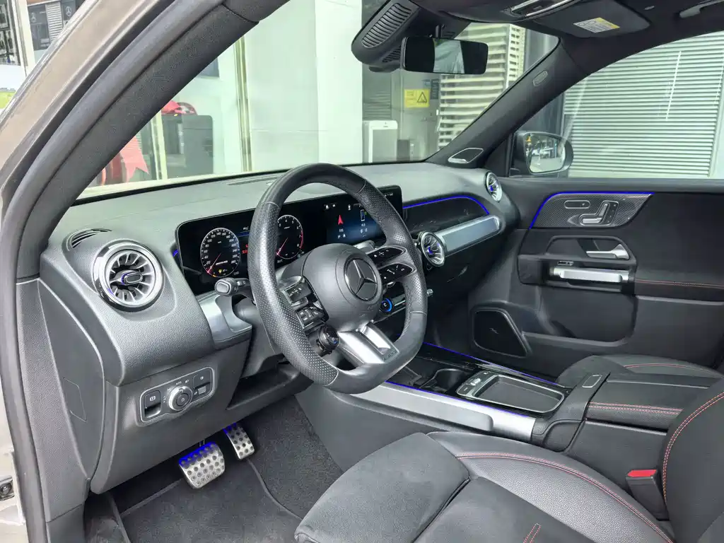 Mercedes-Benz GLB AMG 2024 — фото 13
