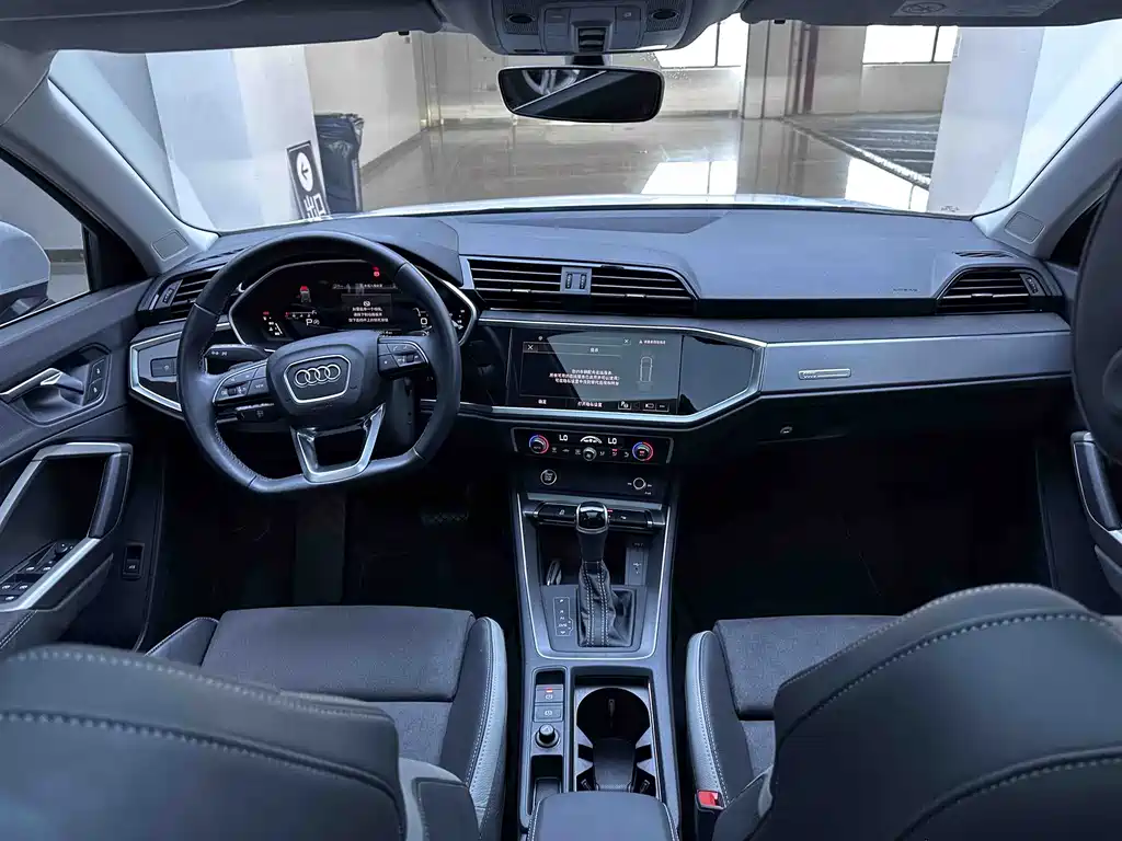 Audi Q3 2023 — фото 16