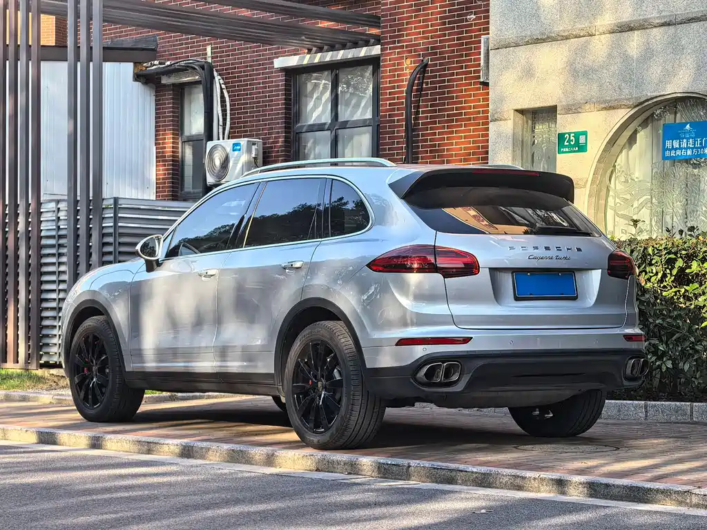 Porsche Cayenne 2015 — фото 5
