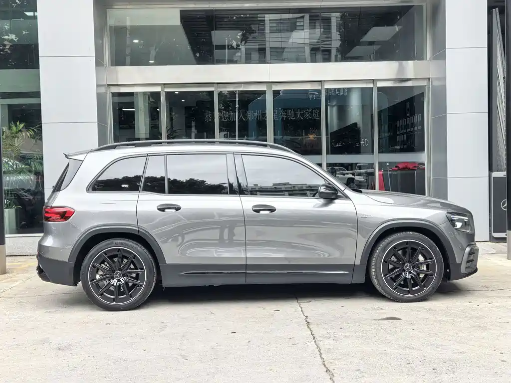 Mercedes-Benz GLB AMG 2024 — фото 4