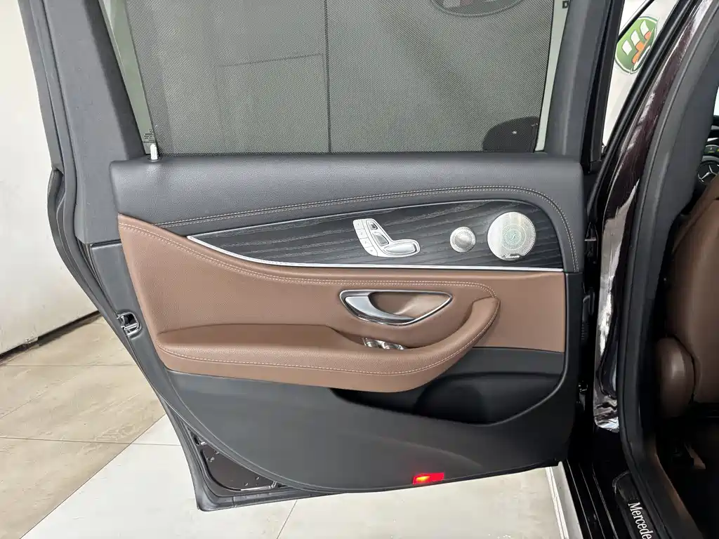 Mercedes-Benz E-Class 2023 — фото 21