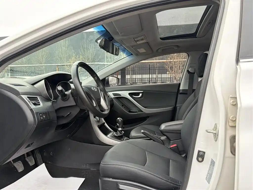 Hyundai Elantra Langdong 2016 — фото 13