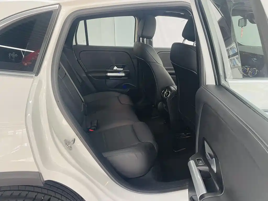 Mercedes-Benz GLA 2023 — фото 13