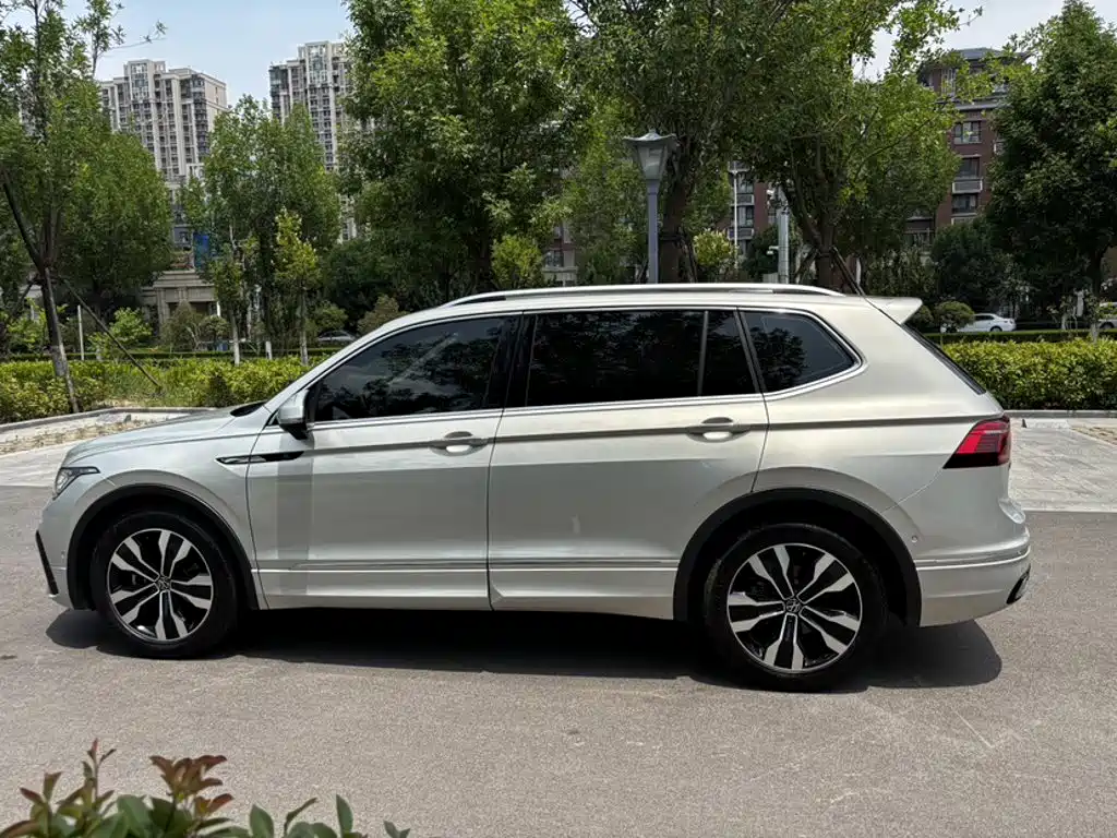 Volkswagen Tiguan L 2023 — фото 24