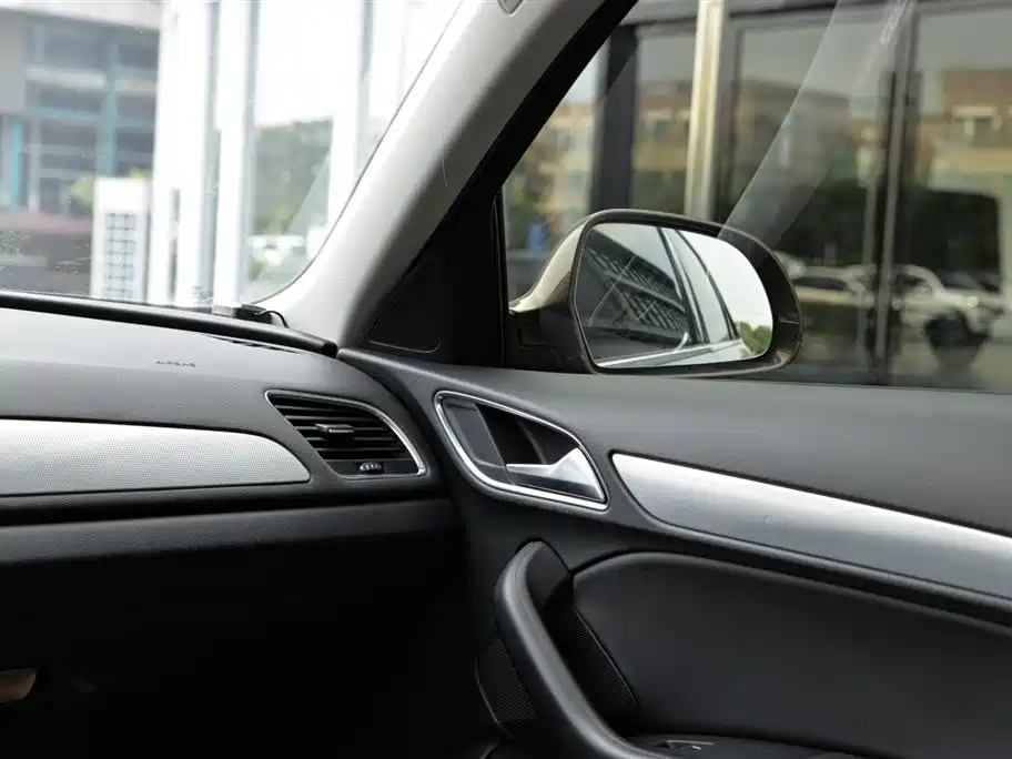 Audi Q3 2015 — фото 13