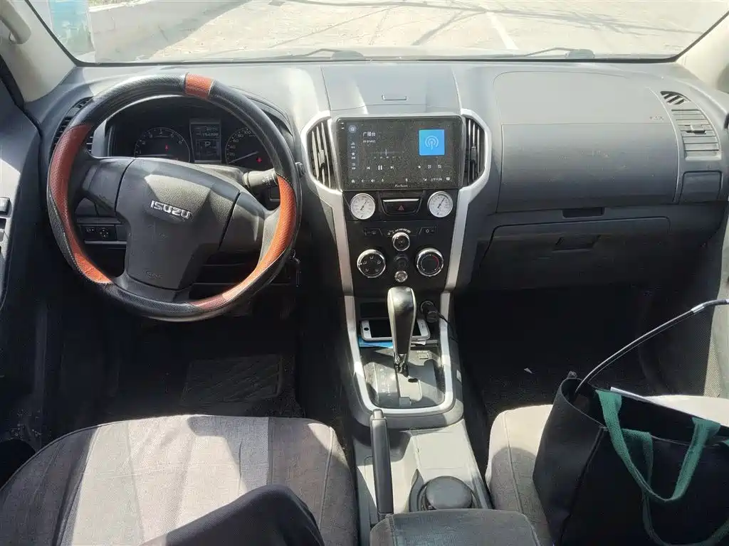 Isuzu D-MAX 2015 — фото 13