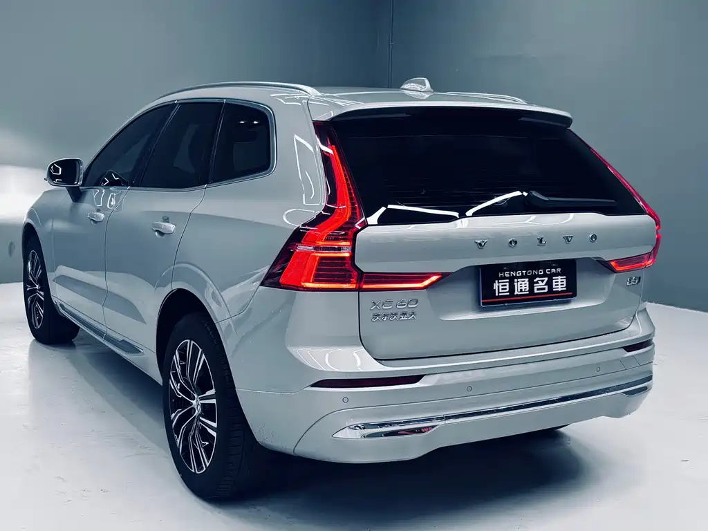 Volvo XC60 2021 — фото 3