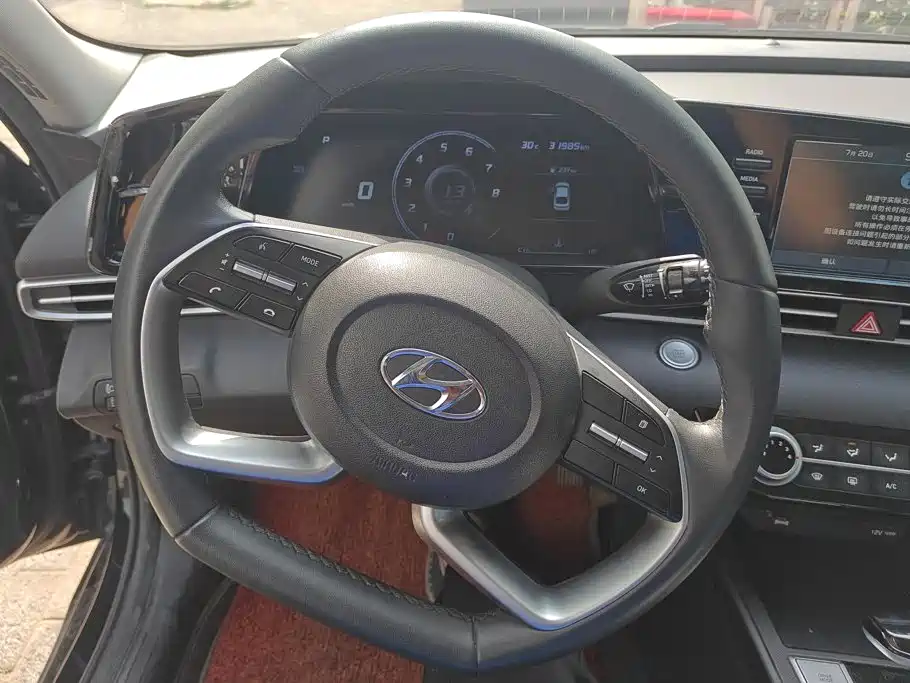 Hyundai Elantra 2023 — фото 15