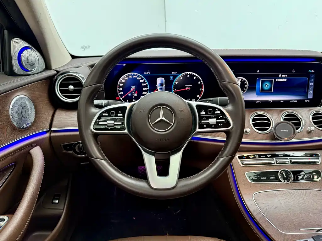 Mercedes-Benz E-Class 2020 — фото 19