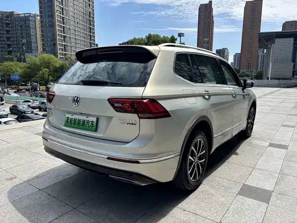 Volkswagen Tiguan L Plug-In Hybrid 2019
