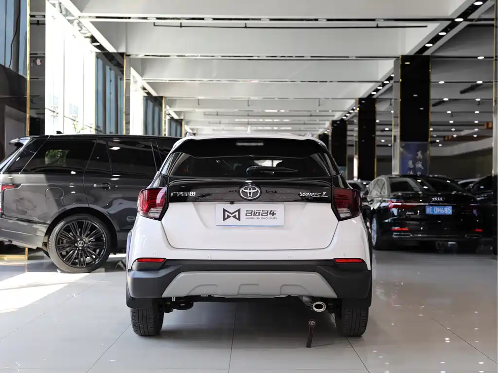 Toyota Yaris L 2023 — фото 16