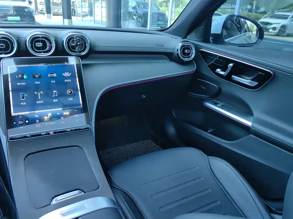Mercedes-Benz C-Class 2023 — фото 11