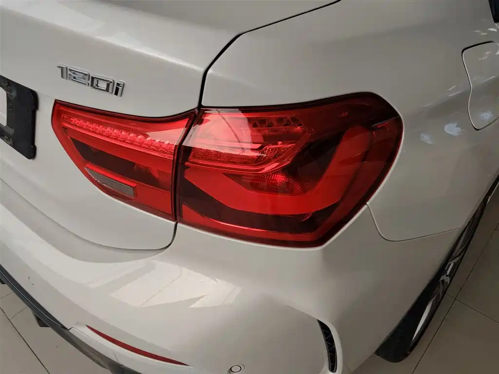 BMW 1 Series 2019 — фото 24