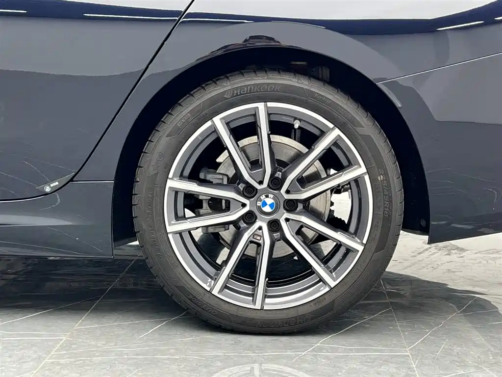 BMW 3 Series 2025 — фото 24