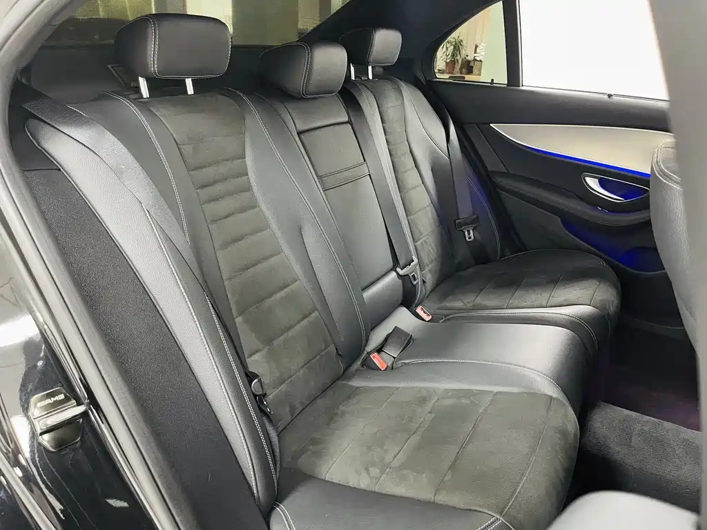 Mercedes-Benz E-Class 2018 — фото 18