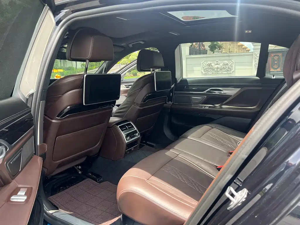 BMW 7 Series 2018 — фото 13