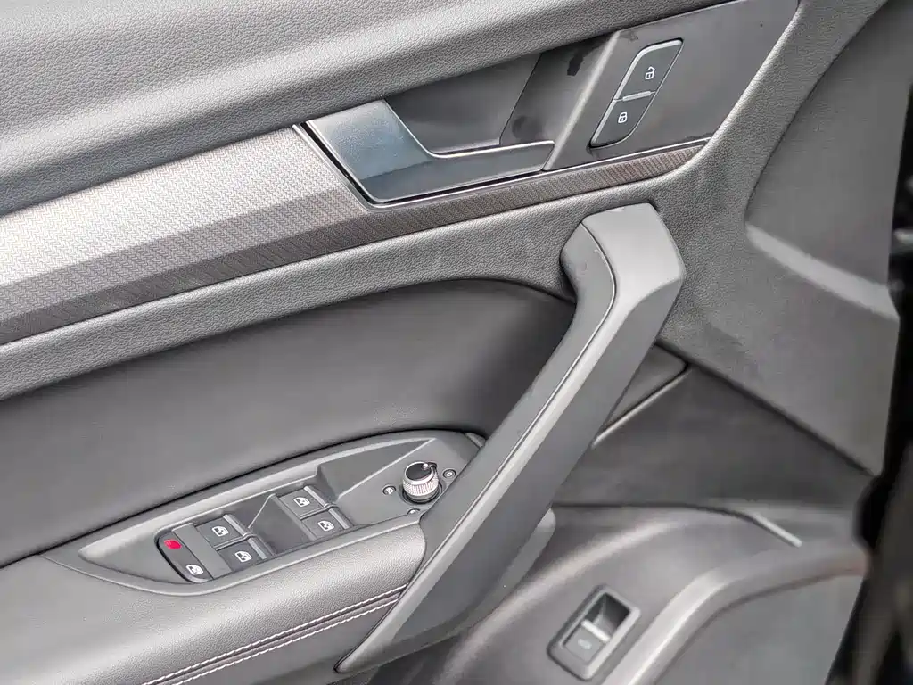 Audi Q5L 2022 — фото 20