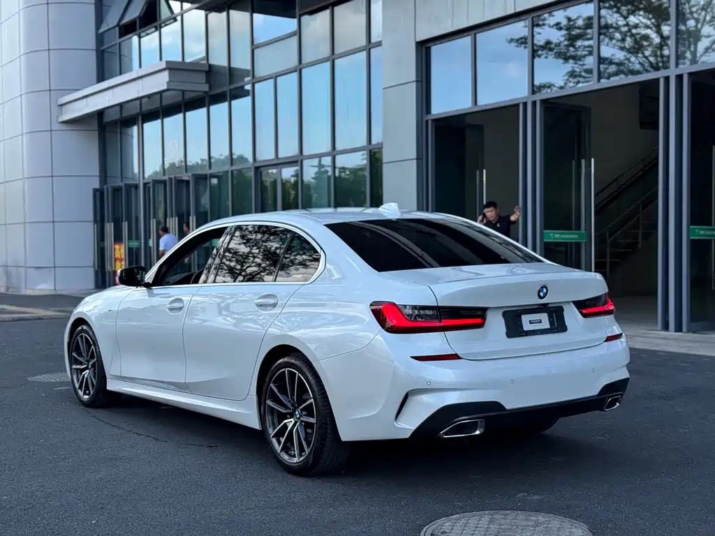 BMW 3 Series 2021 — фото 10