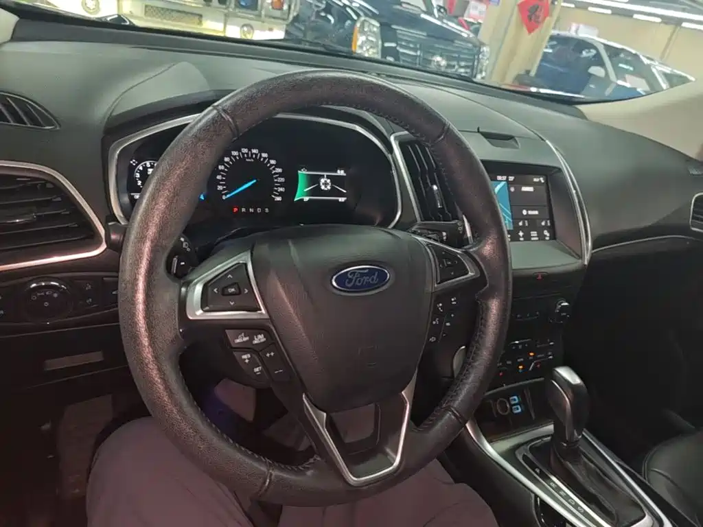 Ford Edge 2017 — фото 10