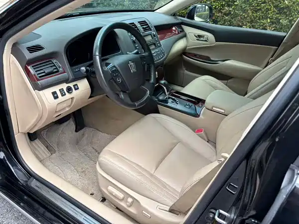 Toyota Crown 2011
